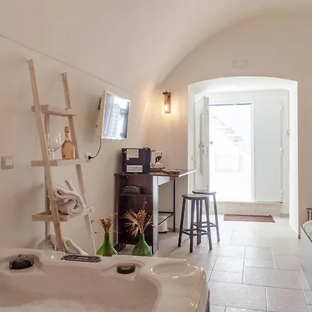 Aca Luxury With Jacuzzi Bed & Breakfast Adelfia