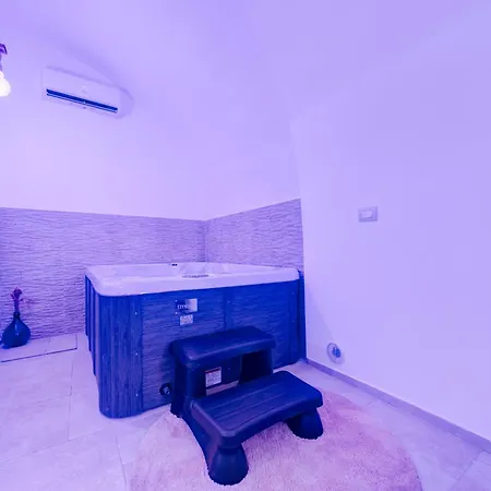 ベッド・アンド・ブレックファスト Aca Luxury Adelfia